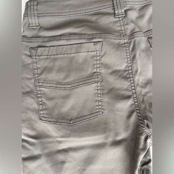 prAna Breathe Shorts Size Flat Front 32W x 11L Mud (Olive / Brown) RN124977 - Picture 5 of 16